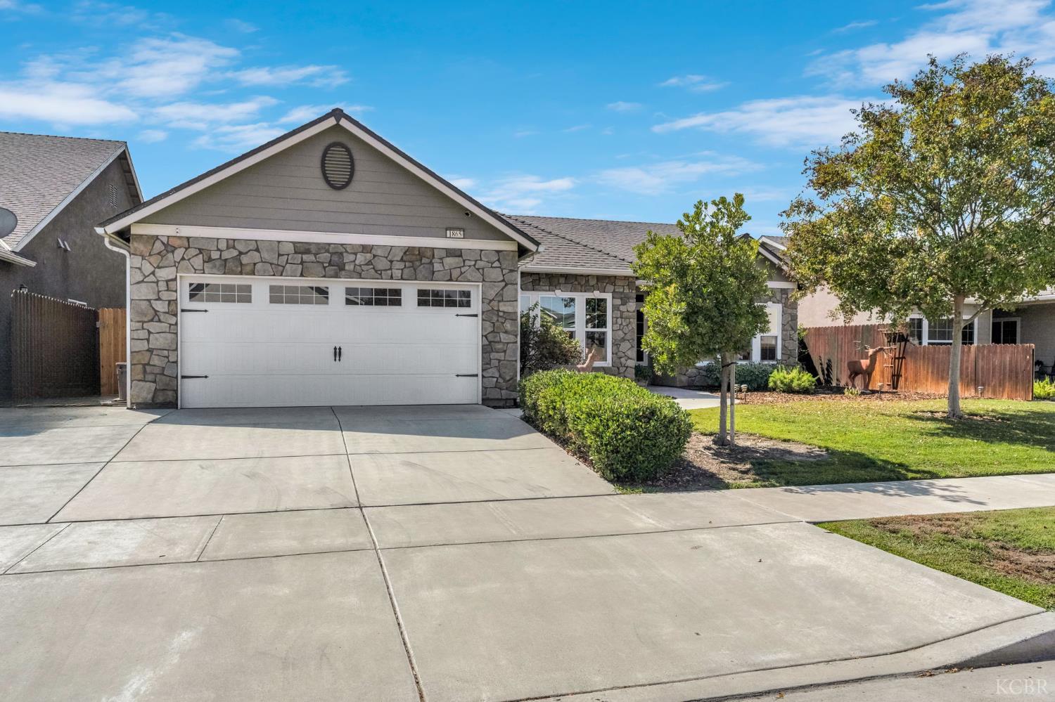 1865 W Hopkins Dr, Hanford, CA 93230