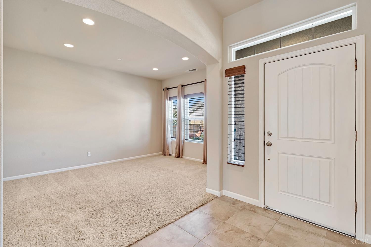 1865 W Hopkins Dr, Hanford, CA 93230