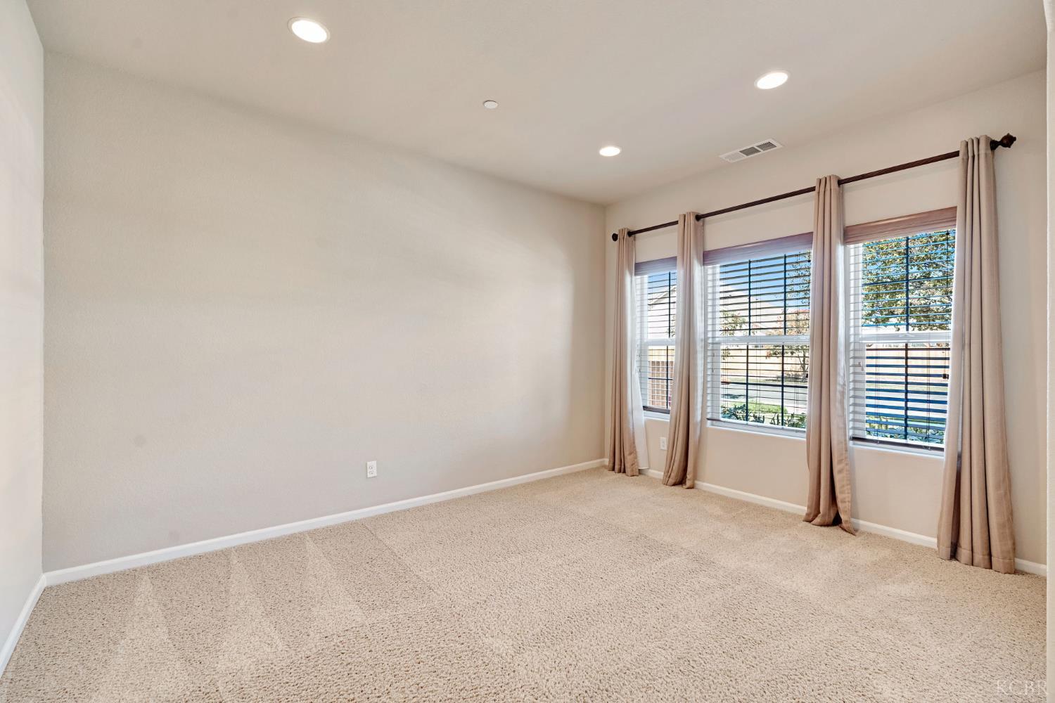 1865 W Hopkins Dr, Hanford, CA 93230