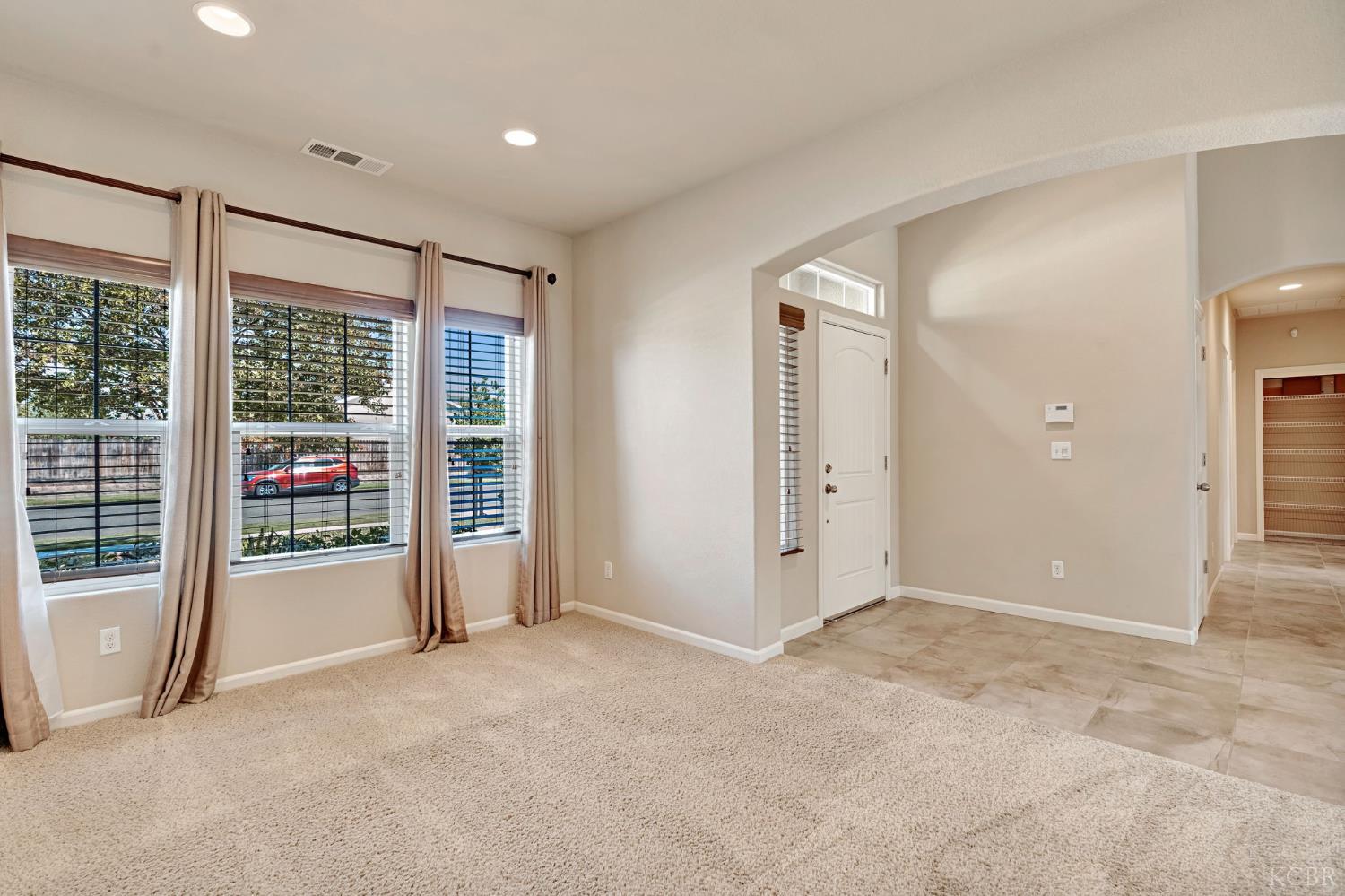 1865 W Hopkins Dr, Hanford, CA 93230