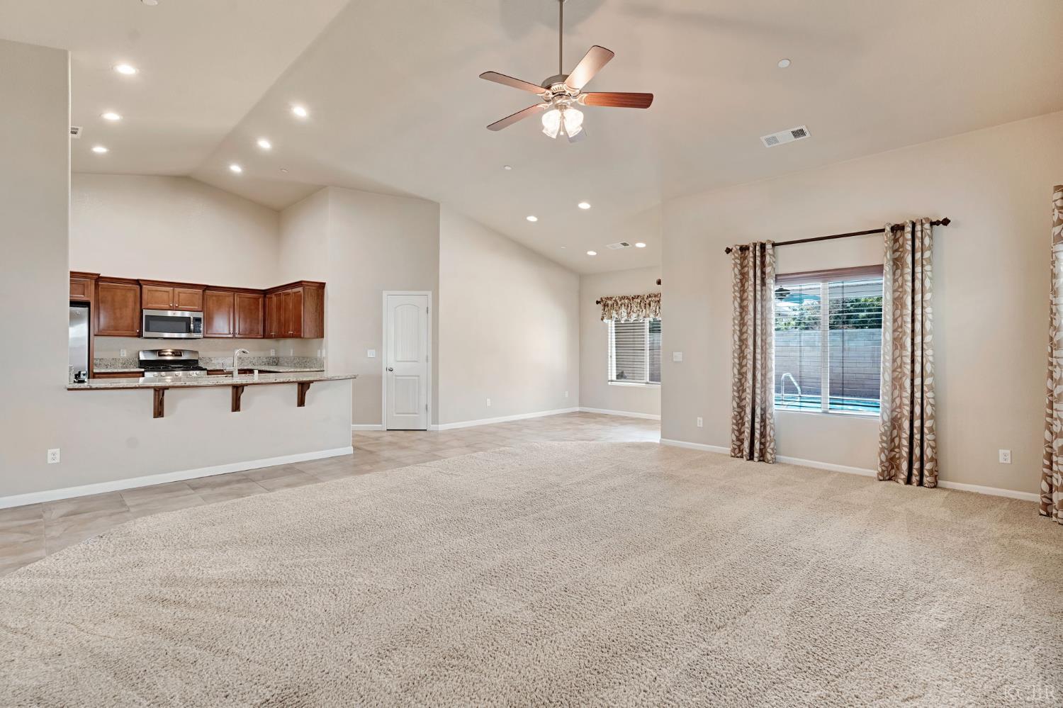 1865 W Hopkins Dr, Hanford, CA 93230