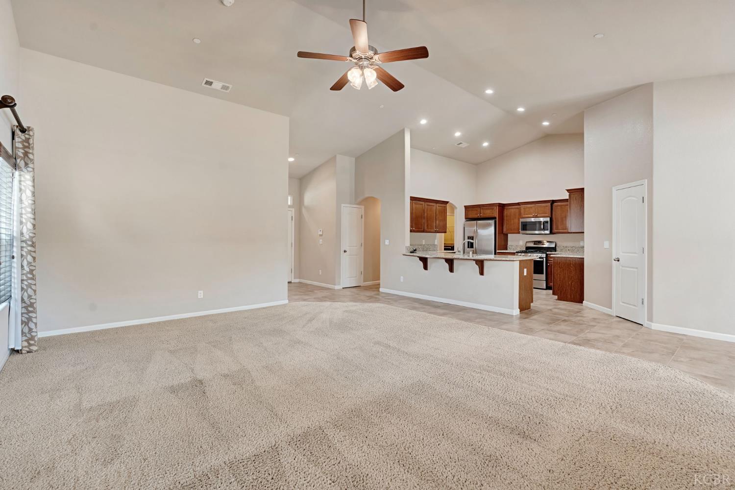 1865 W Hopkins Dr, Hanford, CA 93230