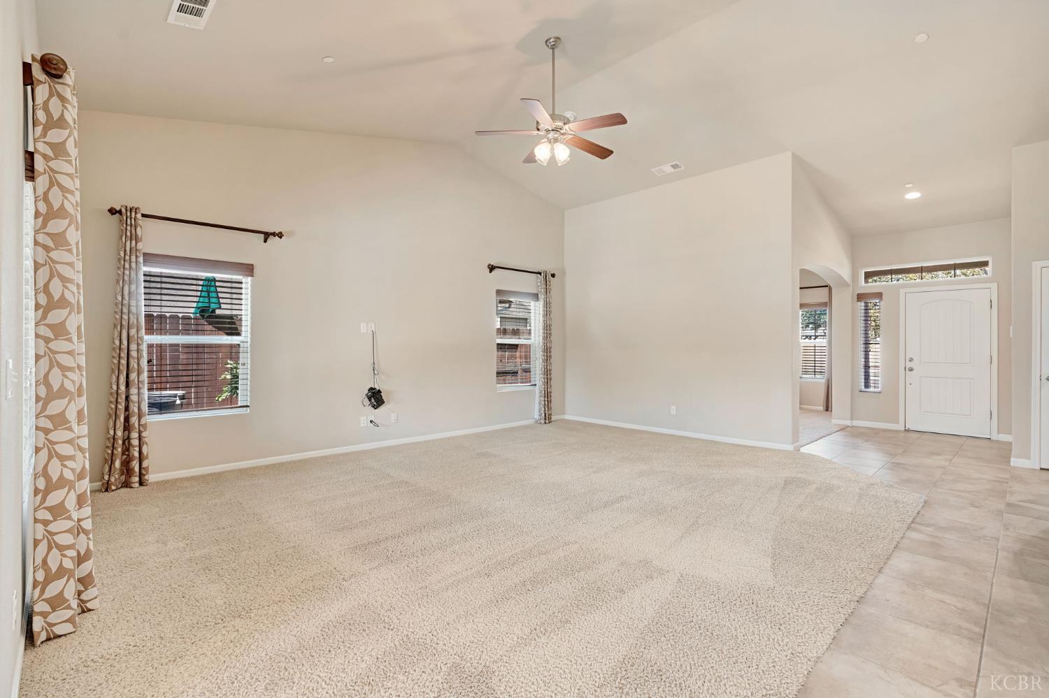 1865 W Hopkins Dr, Hanford, CA 93230