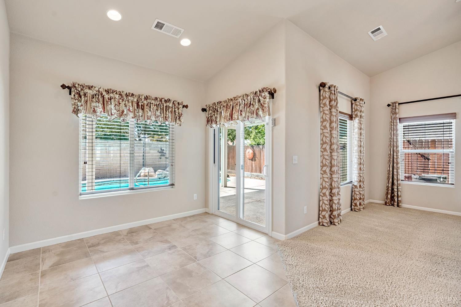 1865 W Hopkins Dr, Hanford, CA 93230