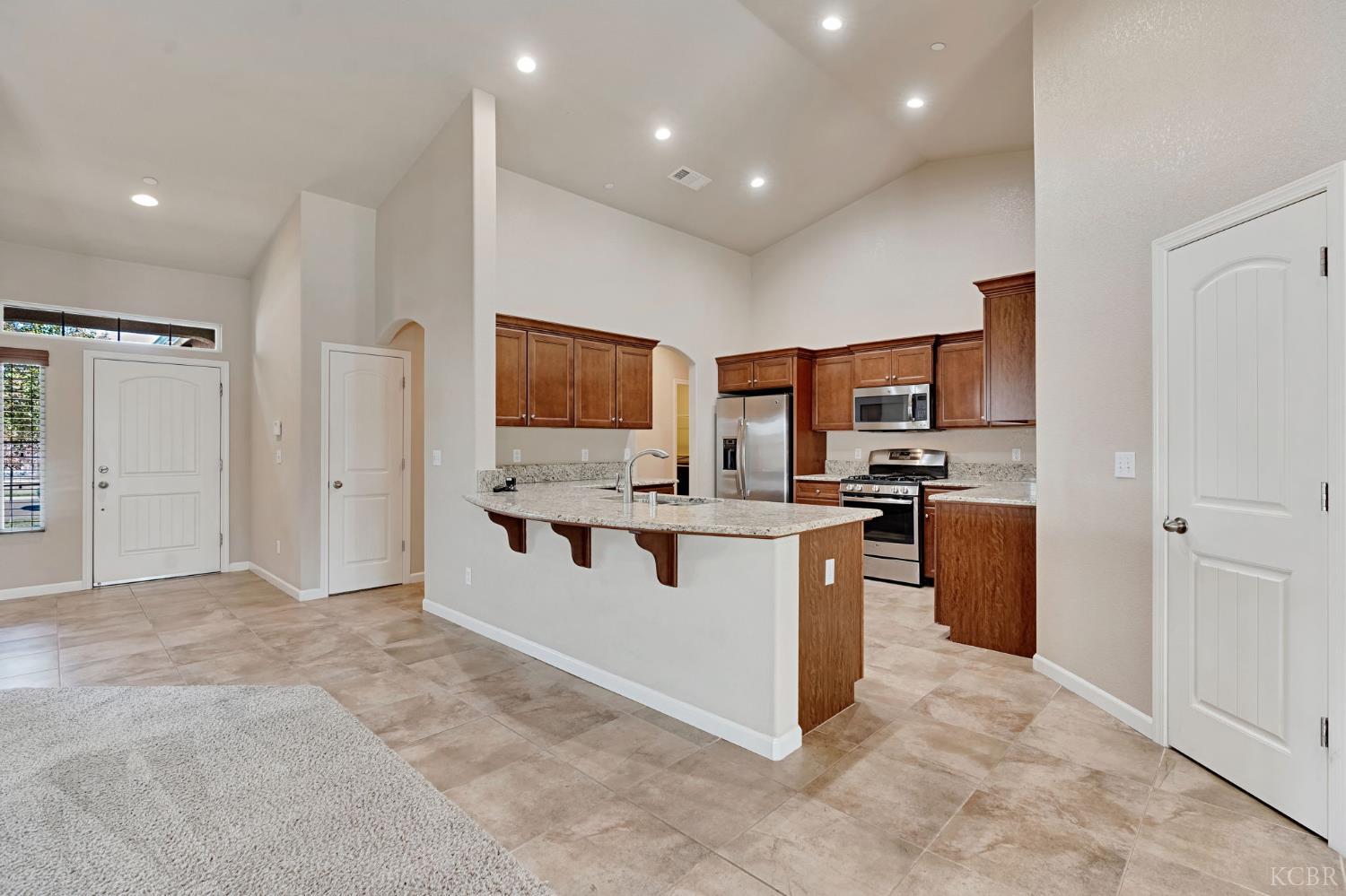 1865 W Hopkins Dr, Hanford, CA 93230