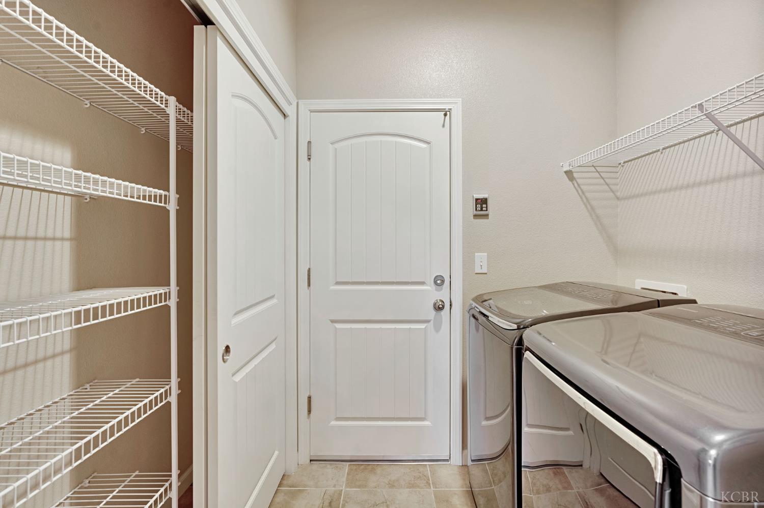1865 W Hopkins Dr, Hanford, CA 93230