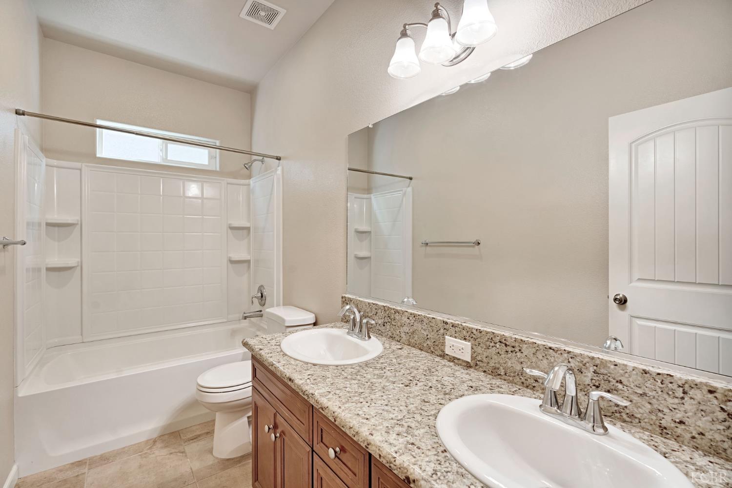 1865 W Hopkins Dr, Hanford, CA 93230