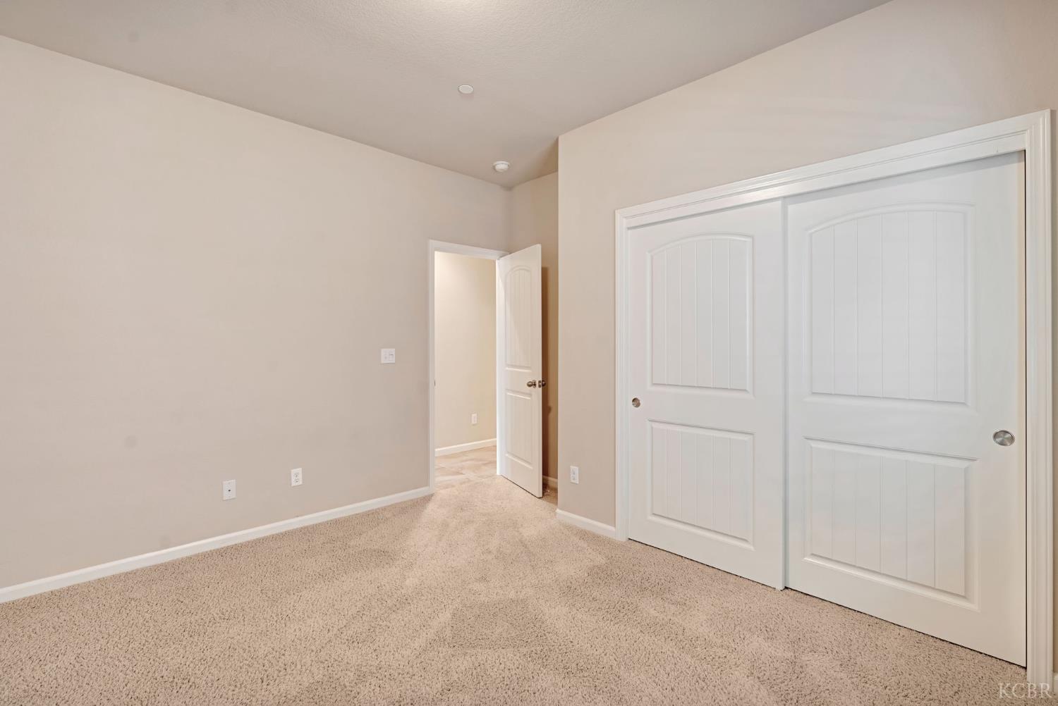 1865 W Hopkins Dr, Hanford, CA 93230
