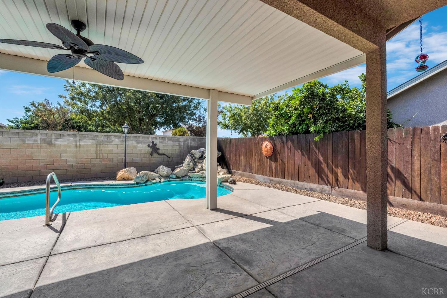 1865 W Hopkins Dr, Hanford, CA 93230