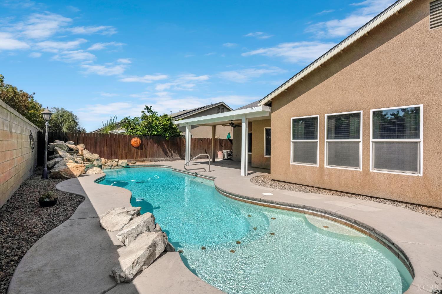 1865 W Hopkins Dr, Hanford, CA 93230