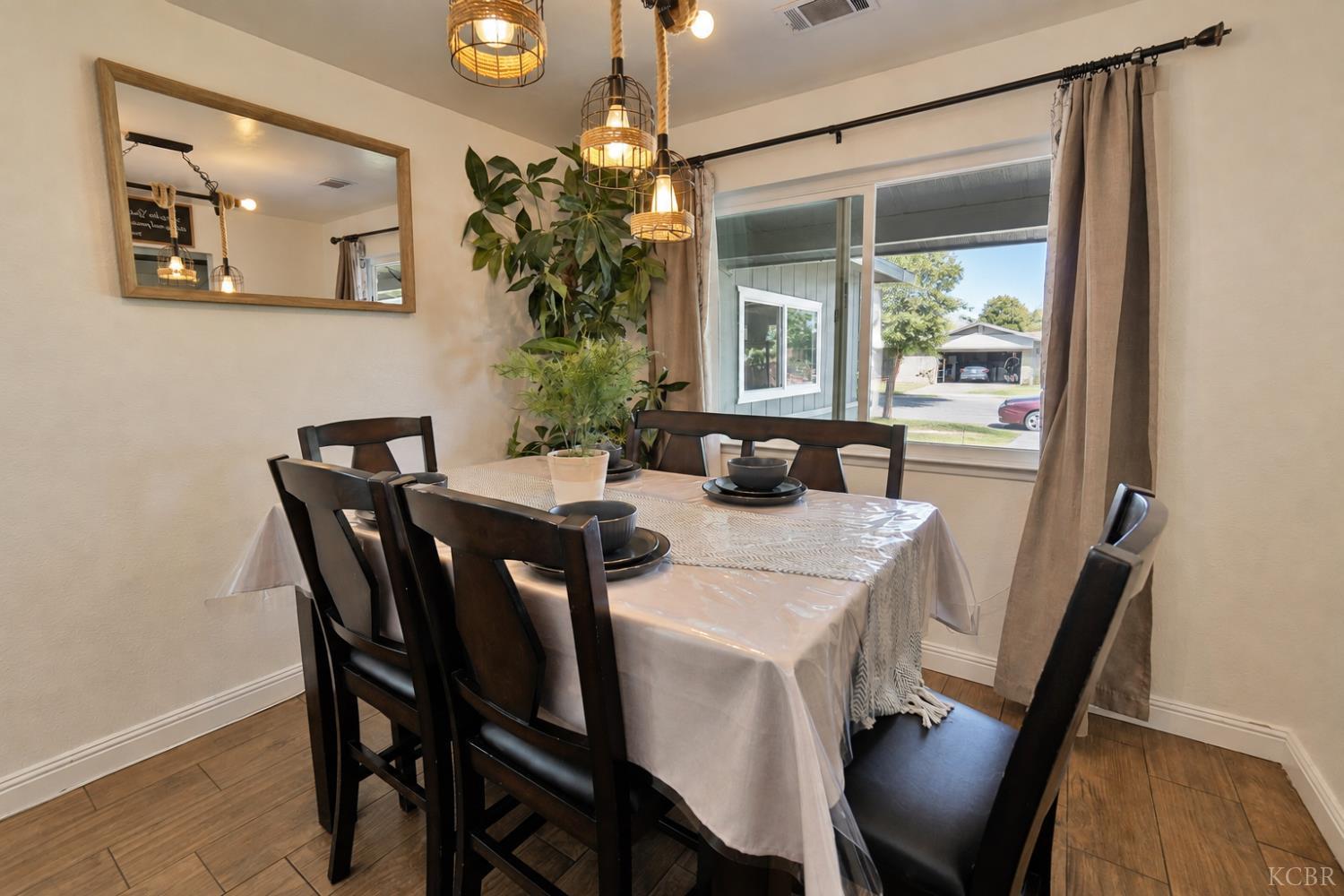 641 Meadow Ln, Lemoore, CA 93245