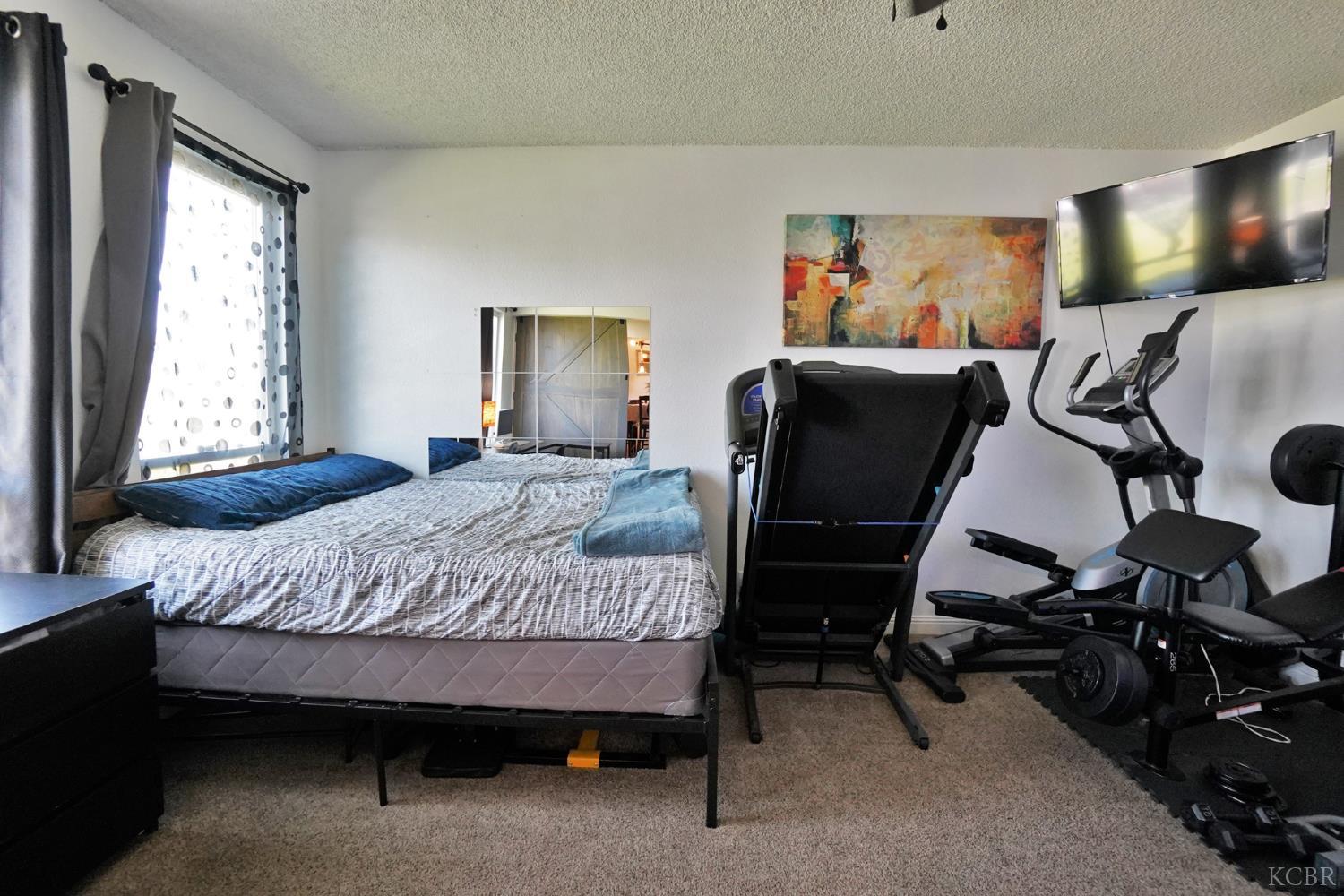 641 Meadow Ln, Lemoore, CA 93245
