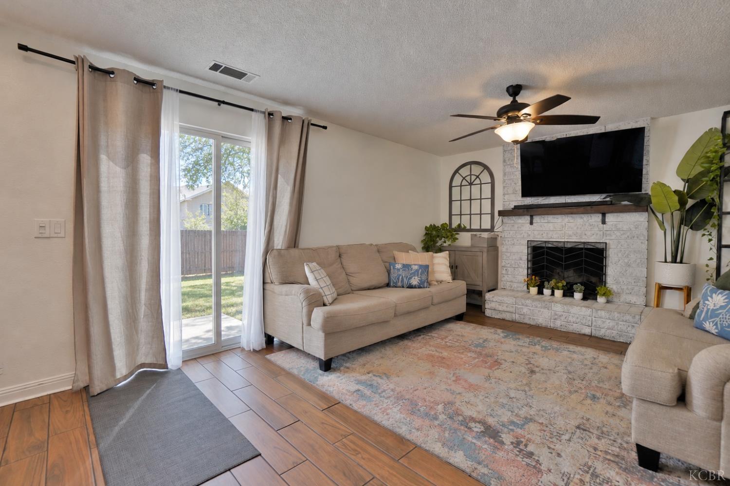 641 Meadow Ln, Lemoore, CA 93245