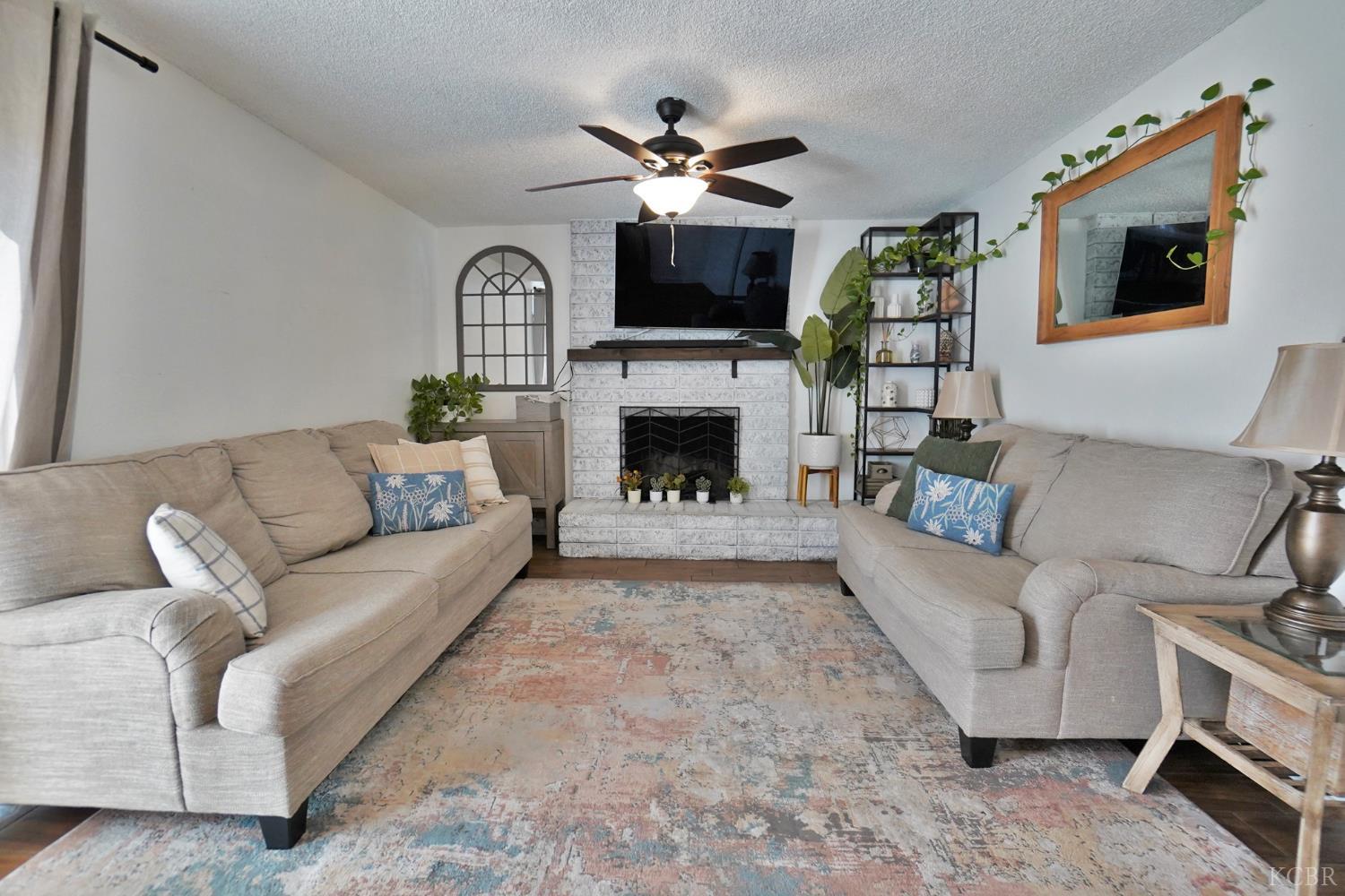 641 Meadow Ln, Lemoore, CA 93245