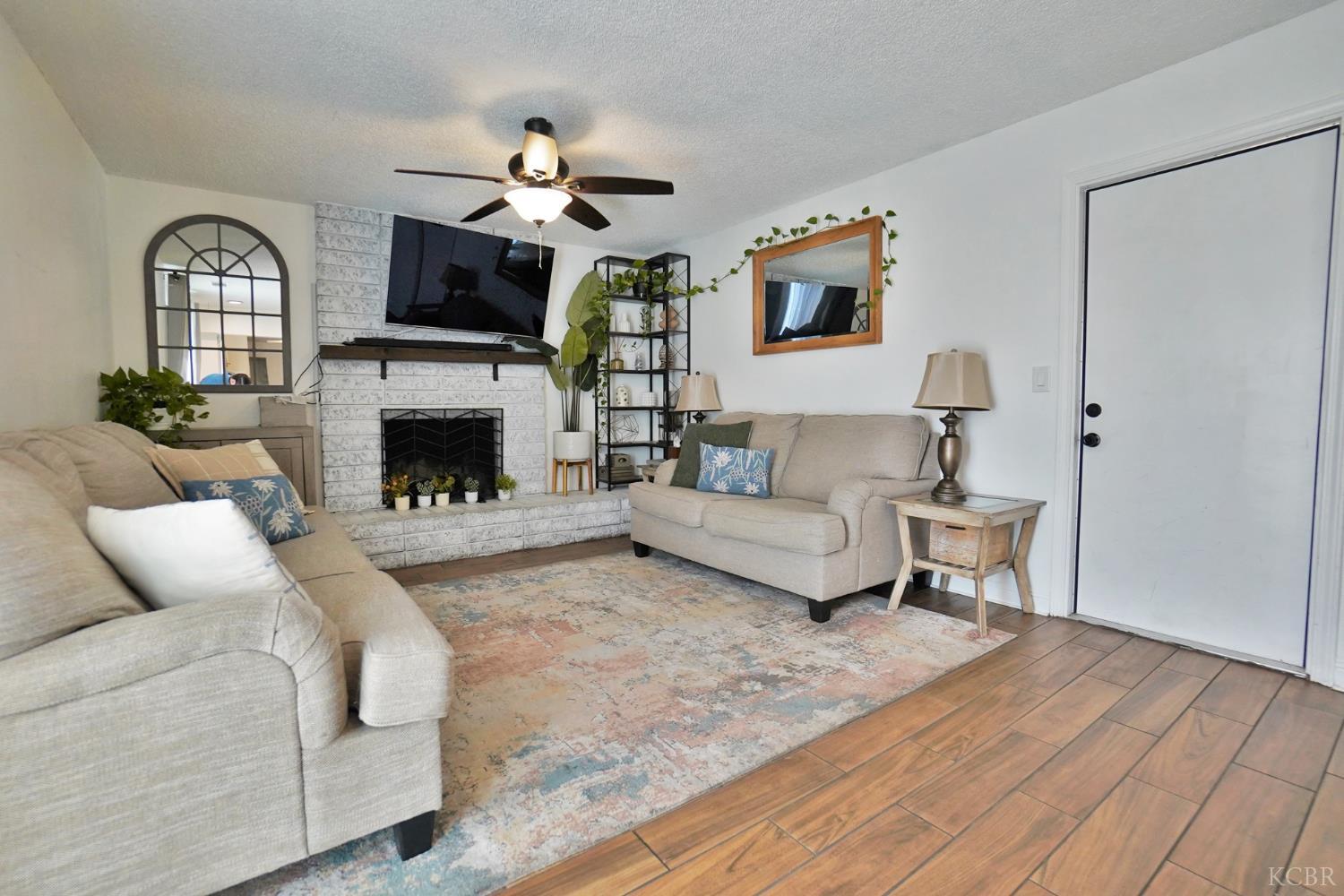 641 Meadow Ln, Lemoore, CA 93245