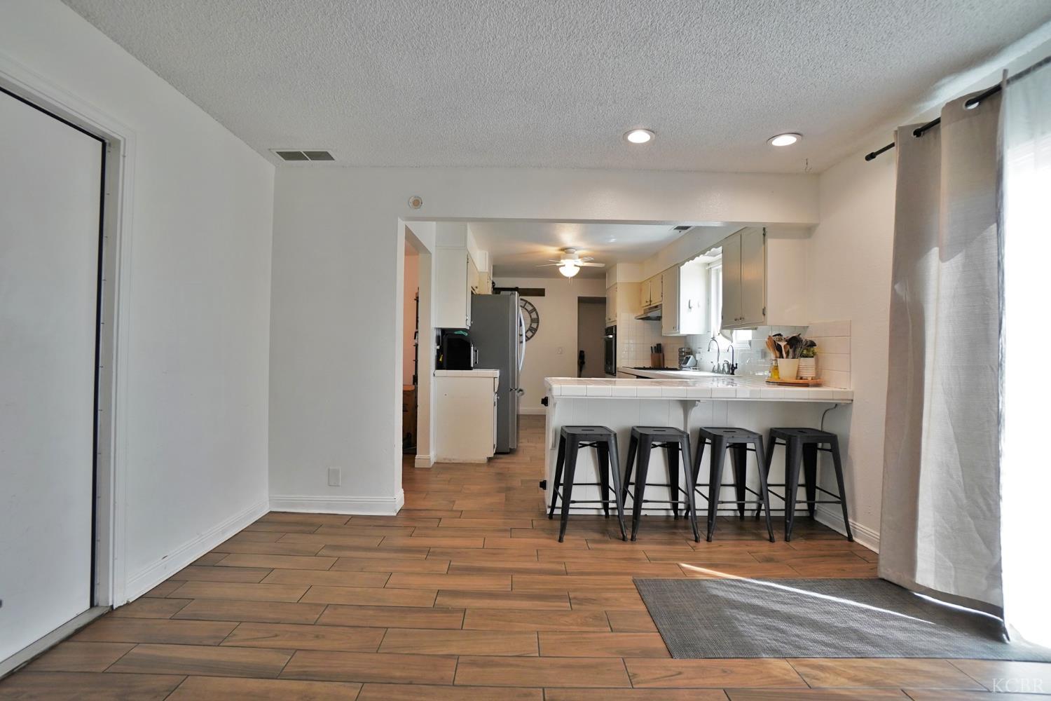 641 Meadow Ln, Lemoore, CA 93245