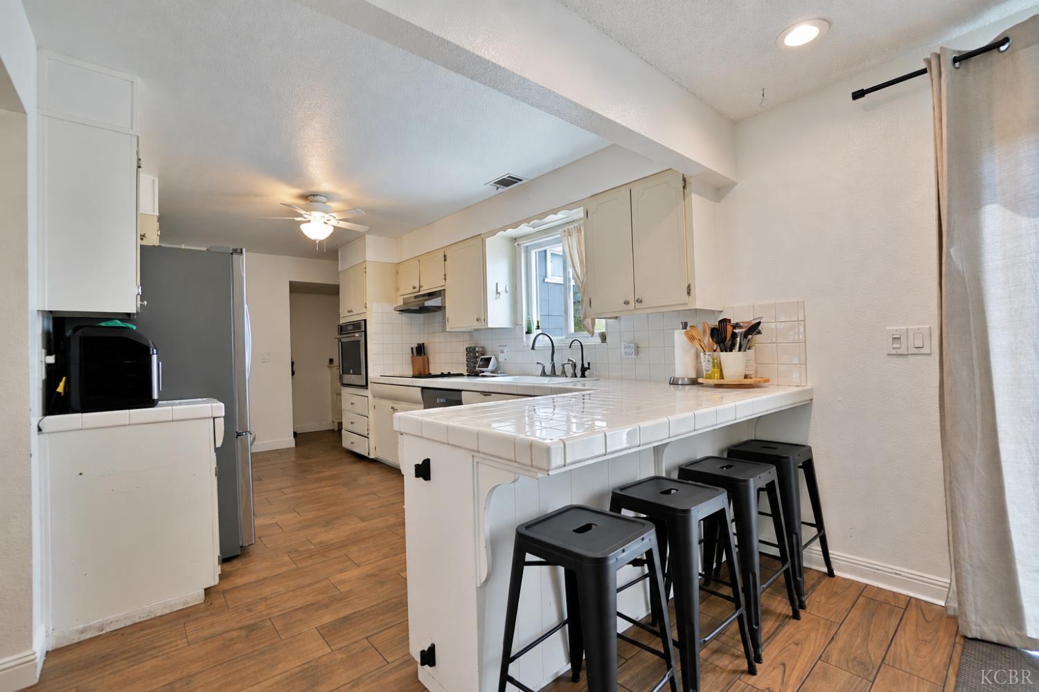 641 Meadow Ln, Lemoore, CA 93245