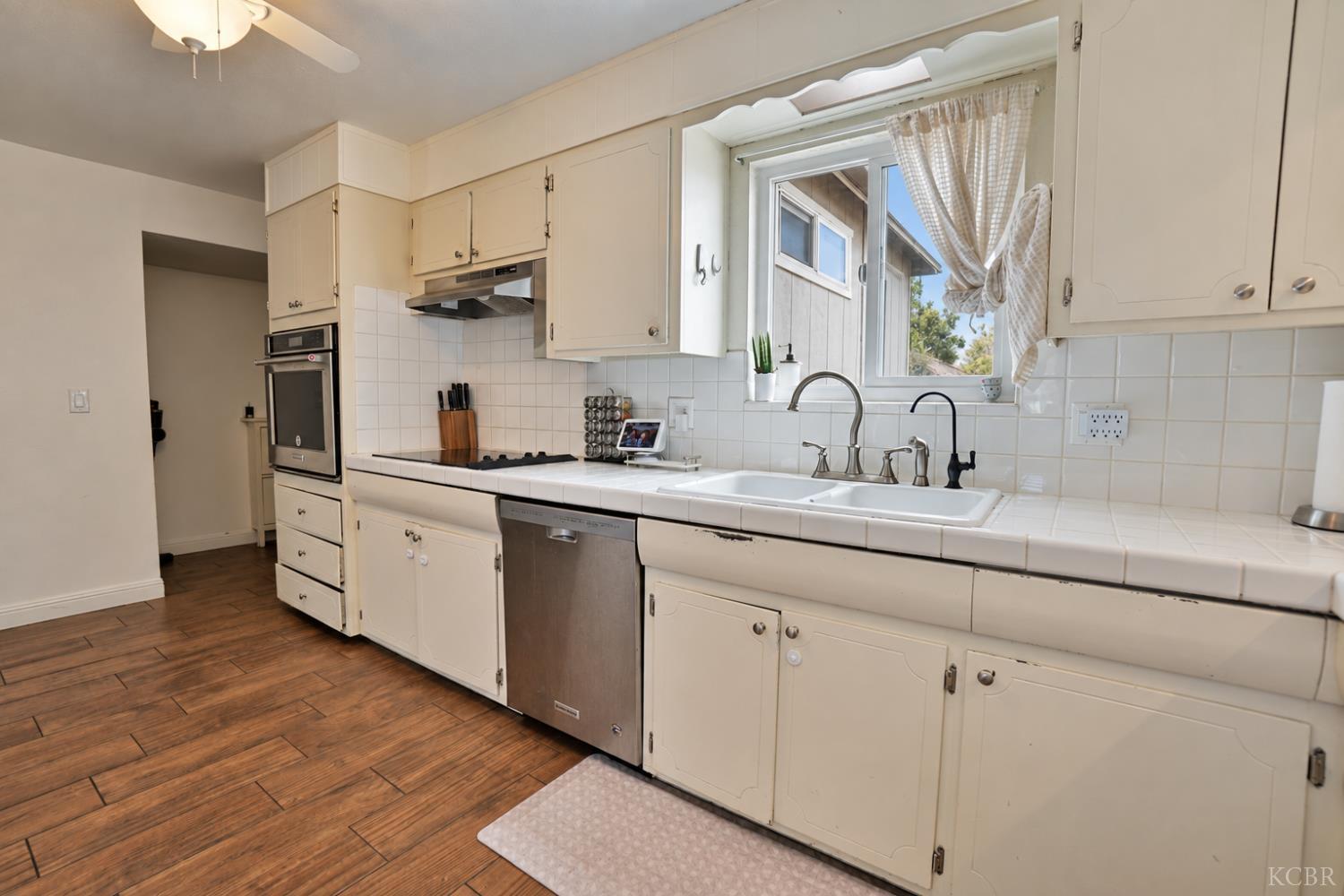 641 Meadow Ln, Lemoore, CA 93245