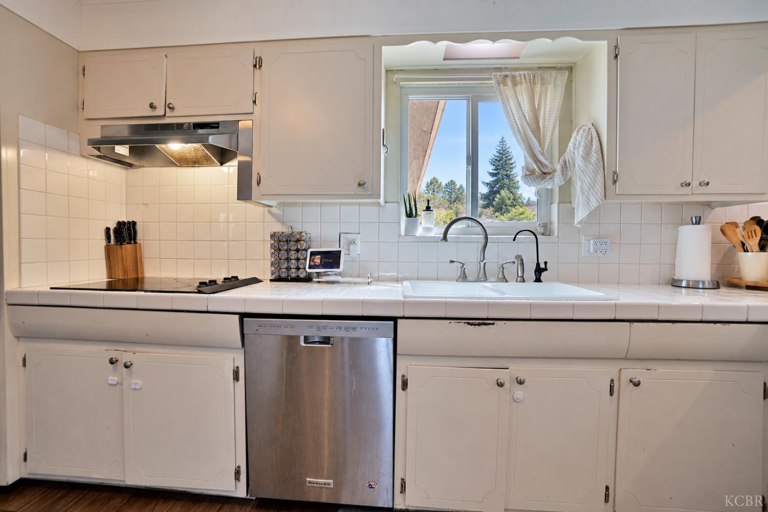 641 Meadow Ln, Lemoore, CA 93245