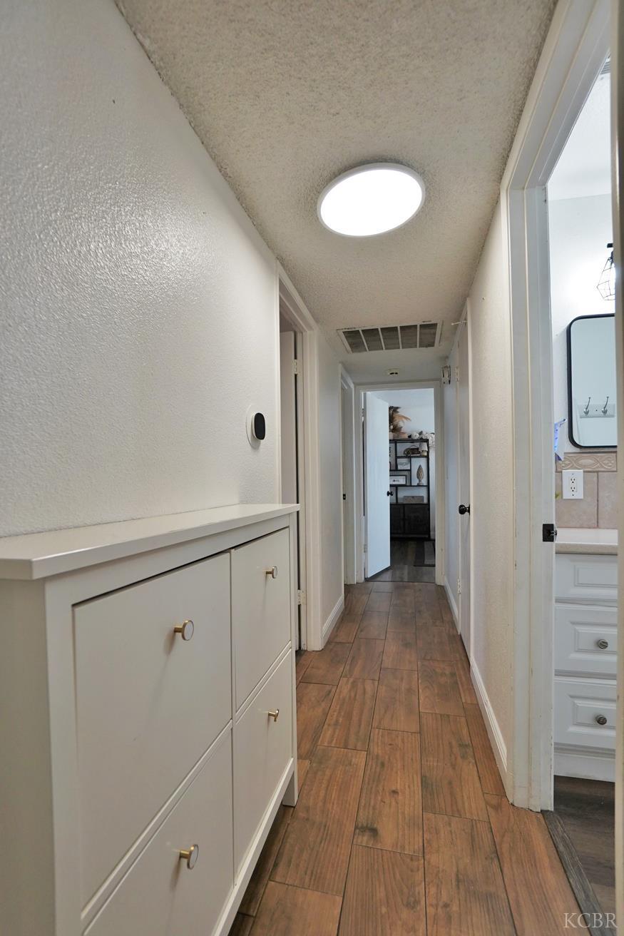 641 Meadow Ln, Lemoore, CA 93245