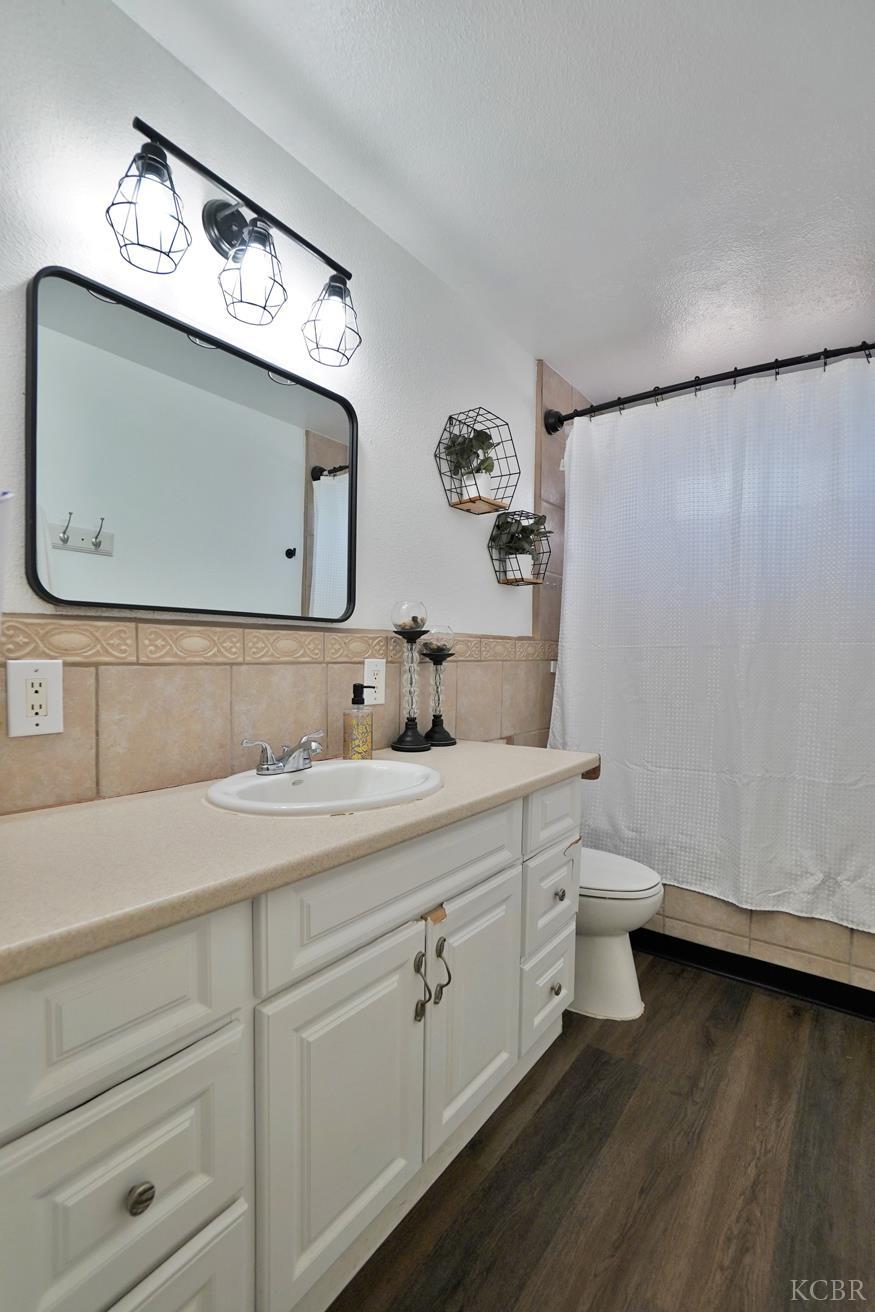 641 Meadow Ln, Lemoore, CA 93245