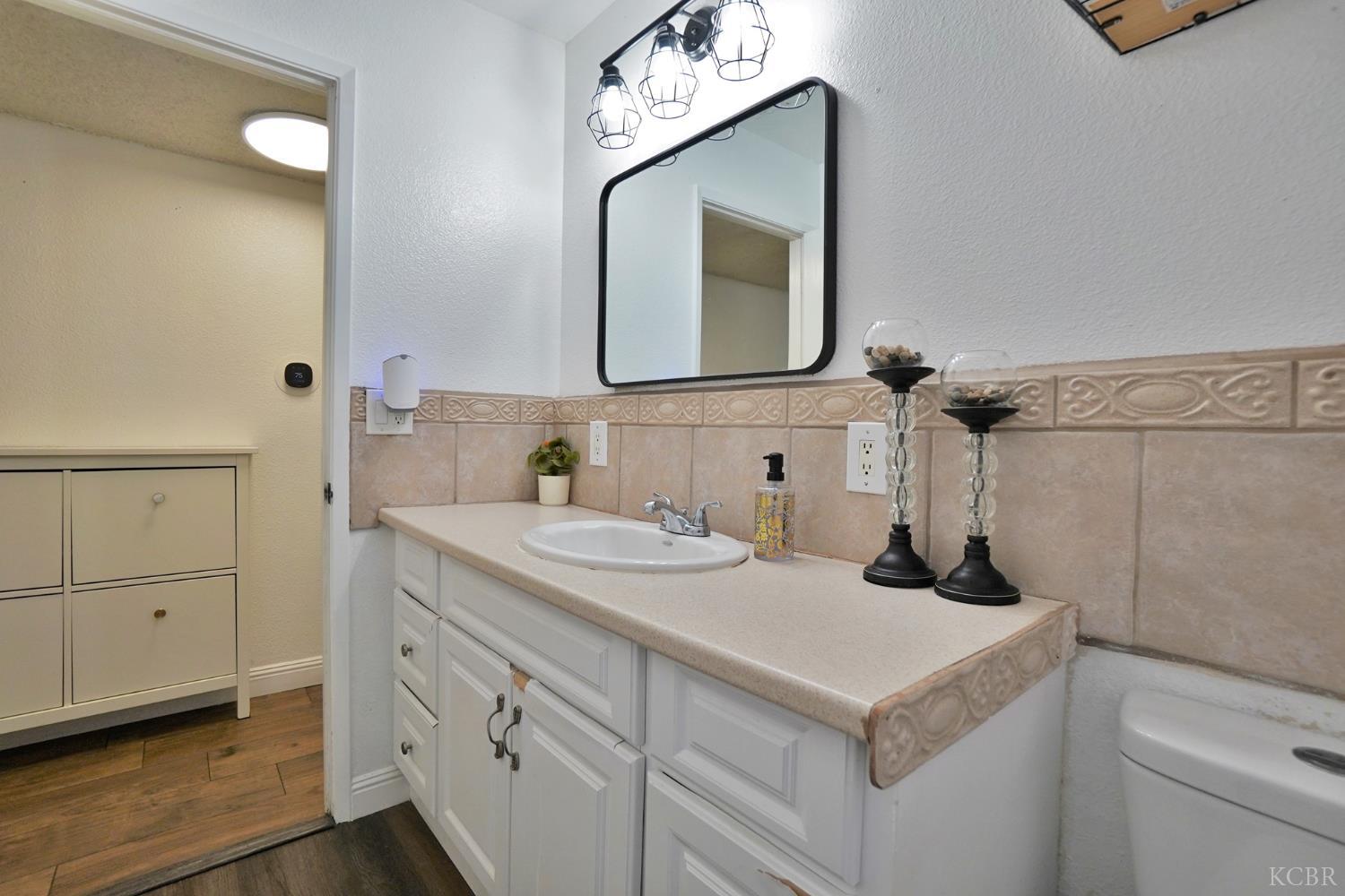 641 Meadow Ln, Lemoore, CA 93245