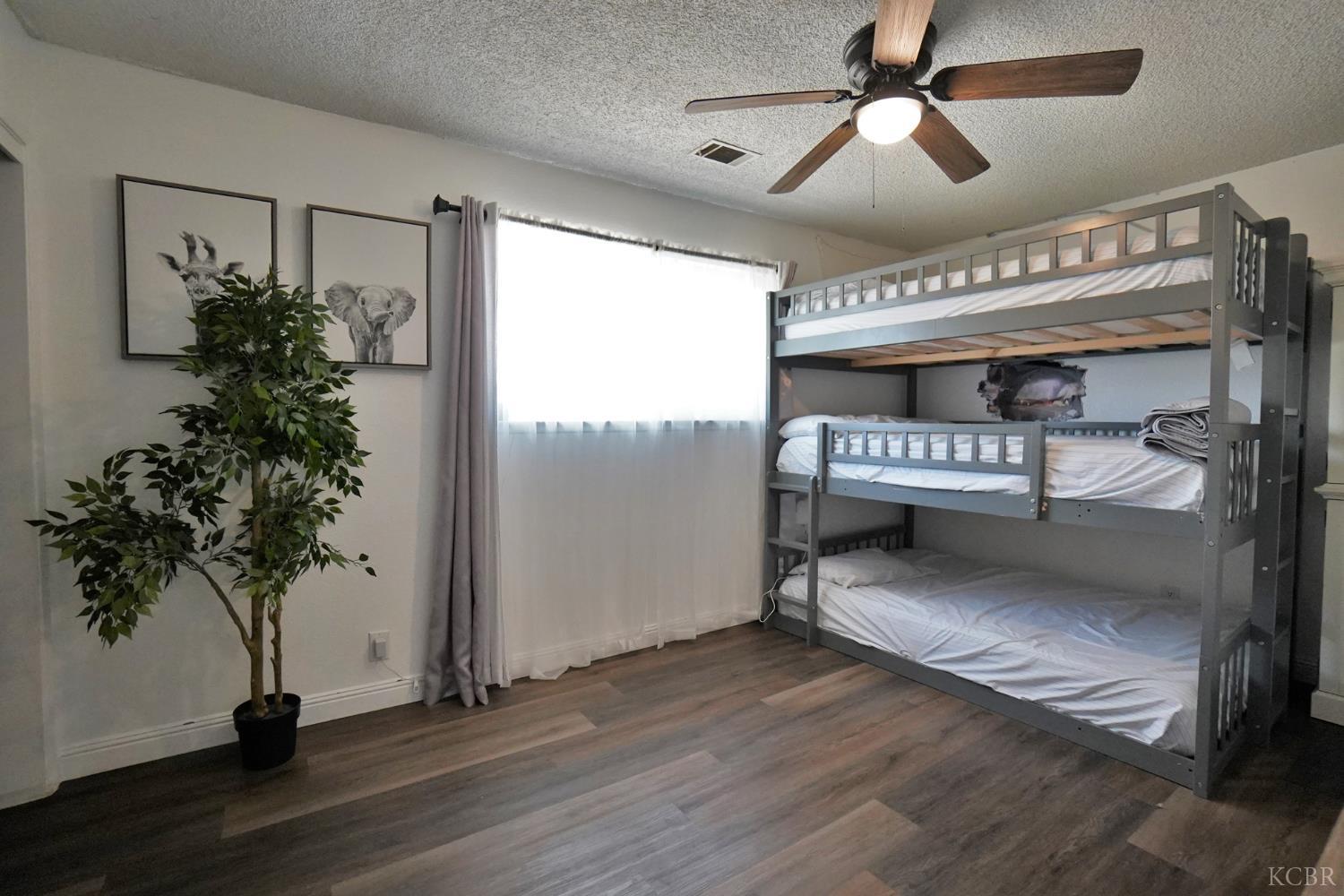 641 Meadow Ln, Lemoore, CA 93245