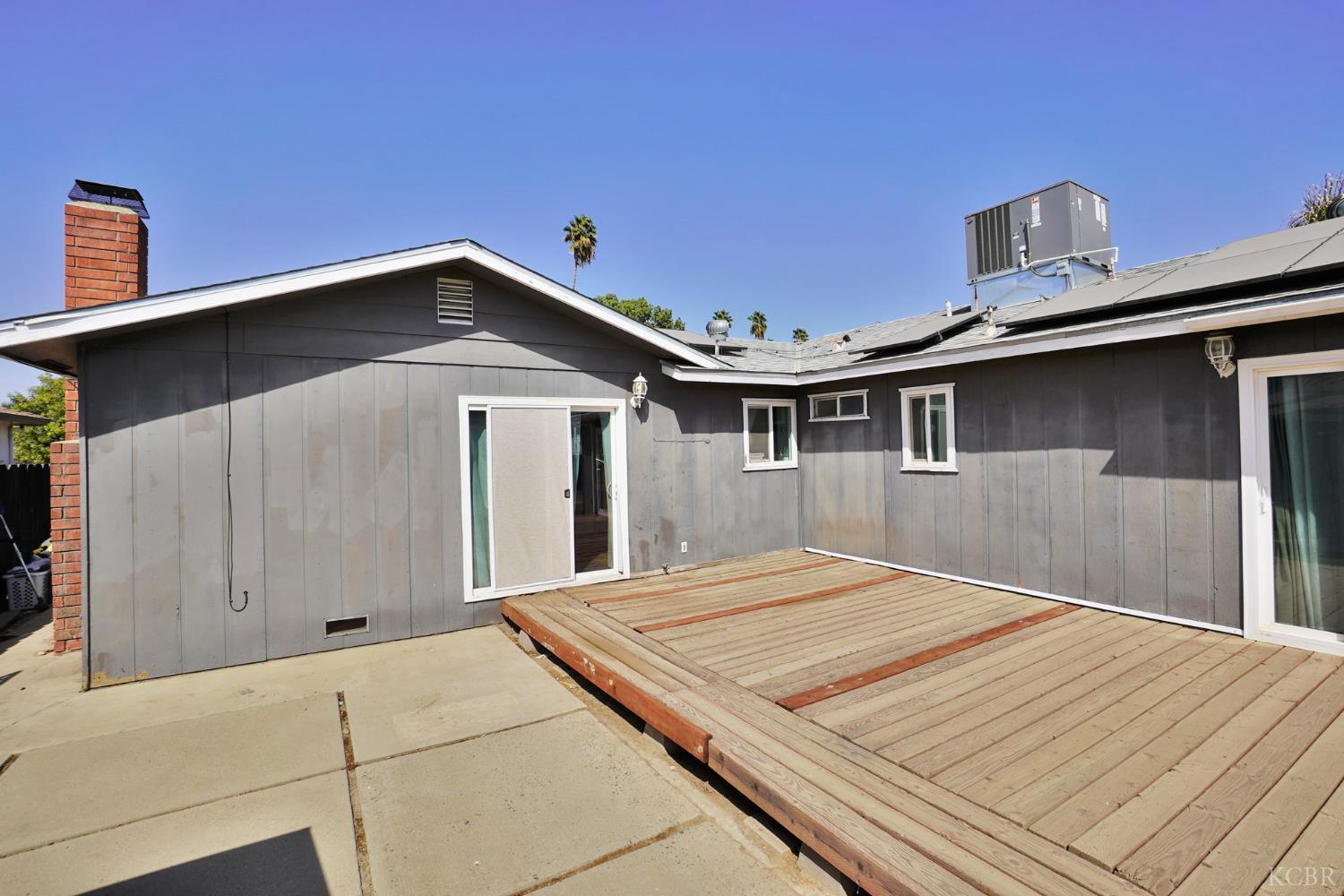 641 Meadow Ln, Lemoore, CA 93245