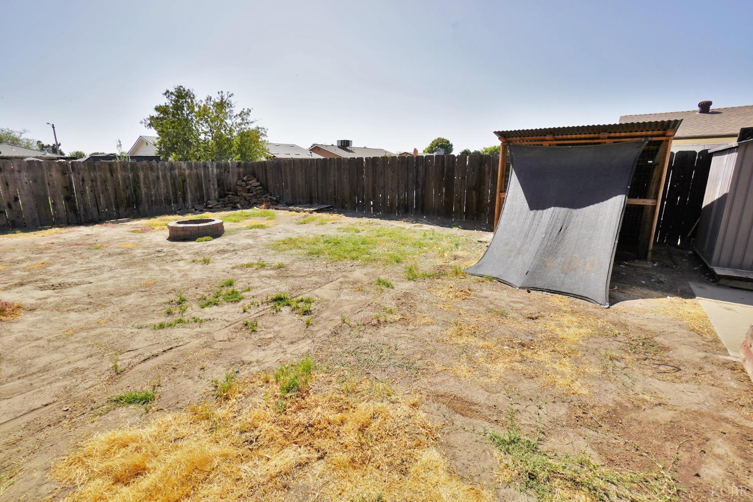 641 Meadow Ln, Lemoore, CA 93245