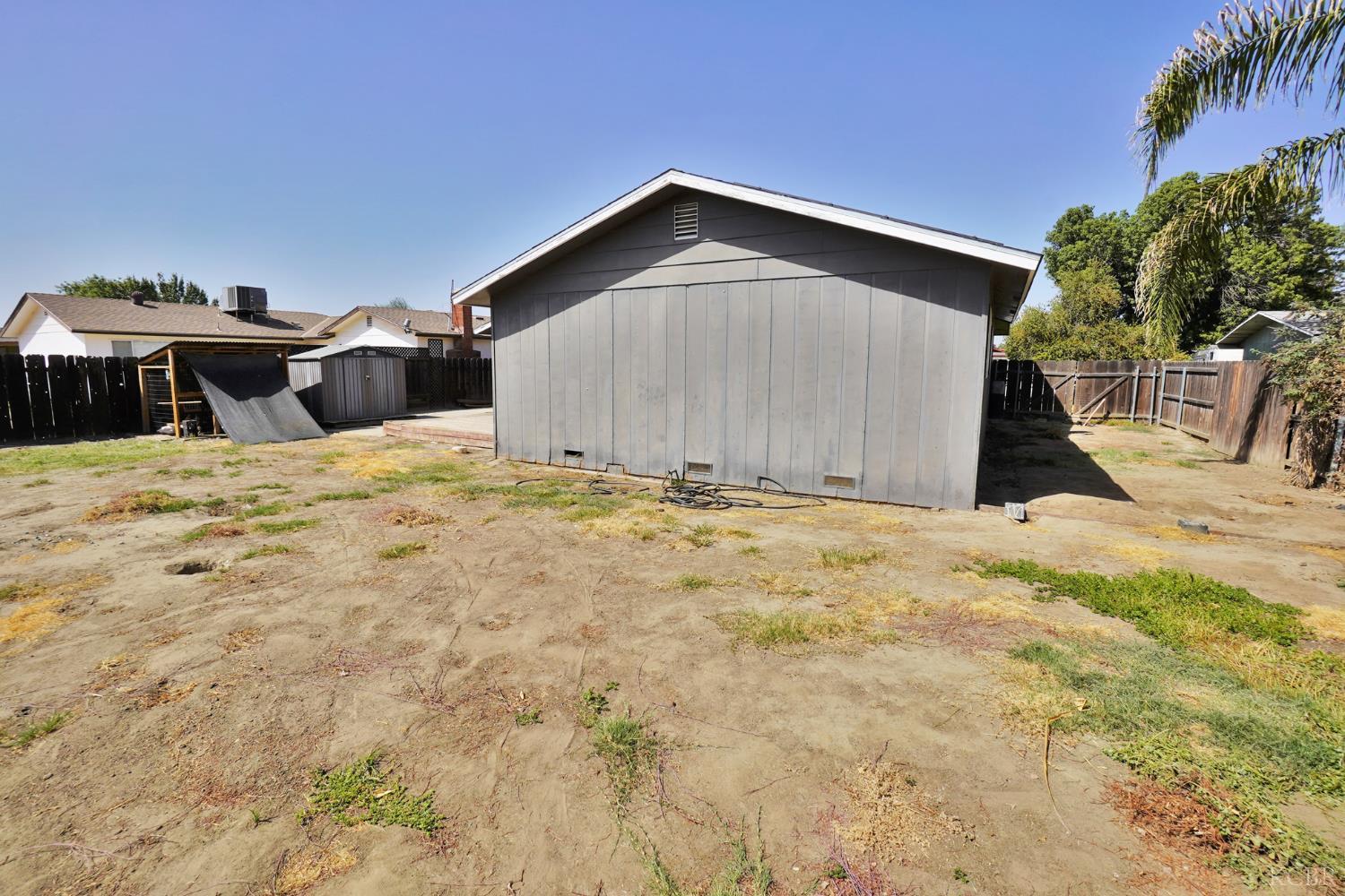 641 Meadow Ln, Lemoore, CA 93245
