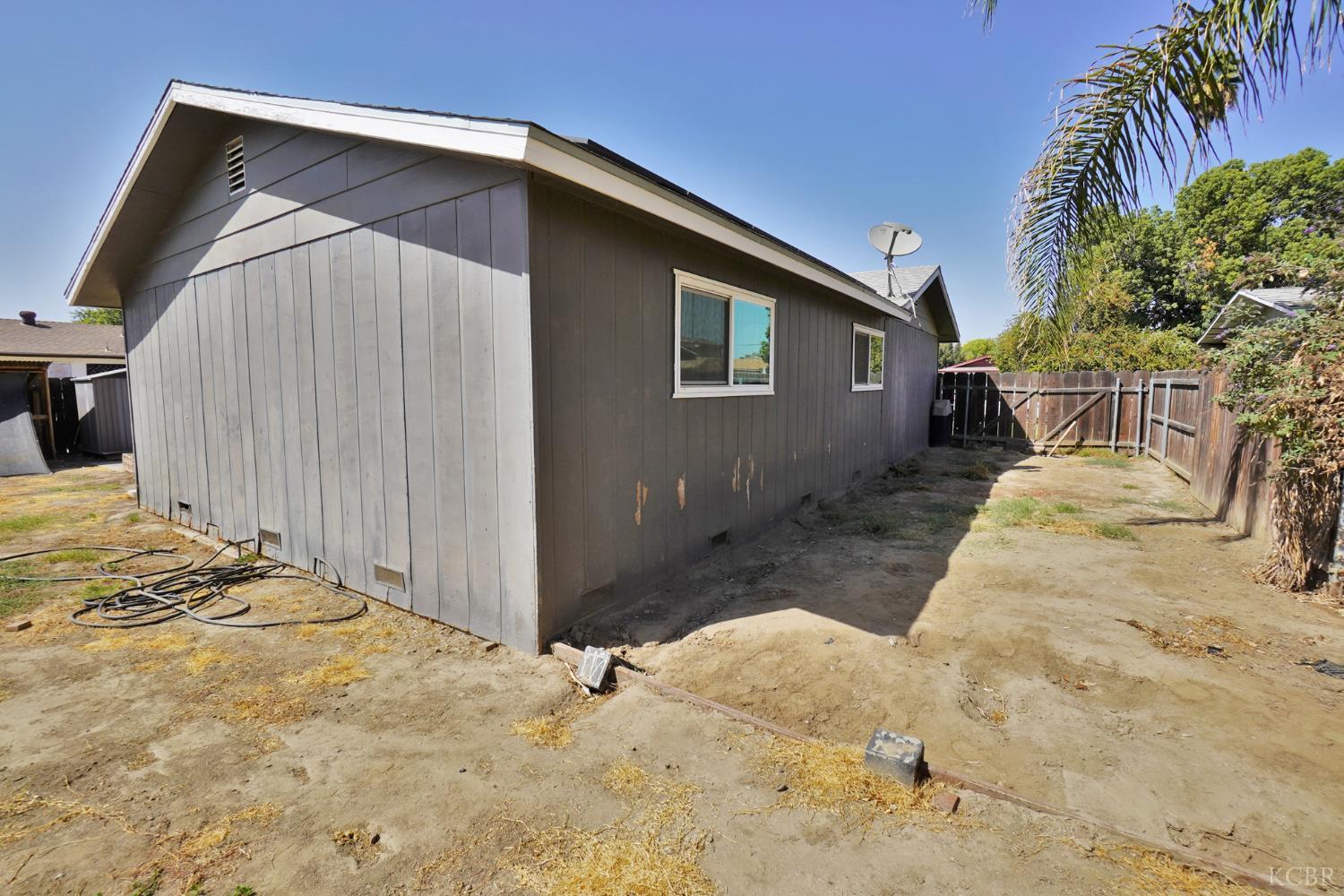 641 Meadow Ln, Lemoore, CA 93245