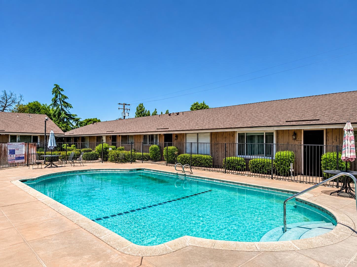3725 N Fruit Ave, Fresno, CA 93705