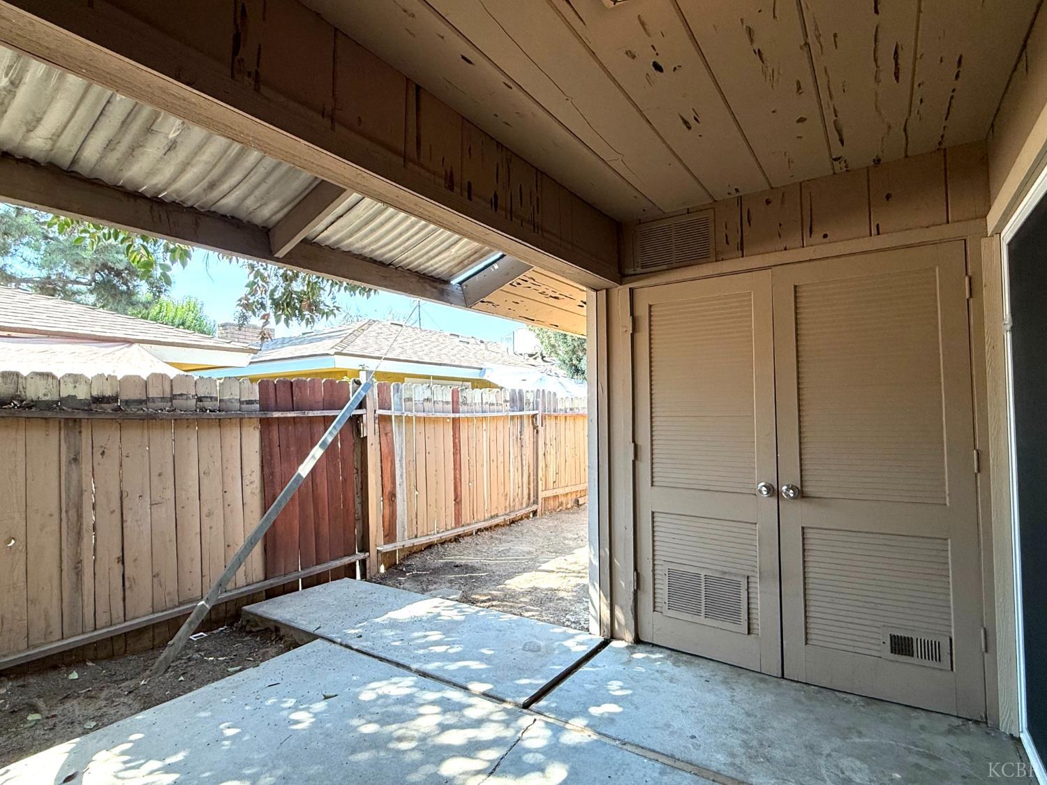 3725 N Fruit Ave, Fresno, CA 93705