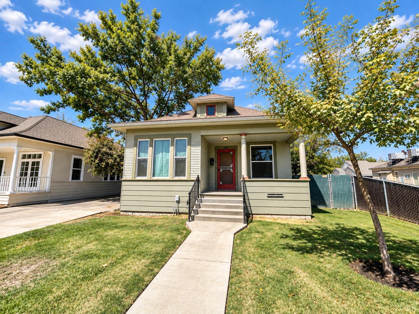 110 W Myrtle St, Hanford, CA 93230
