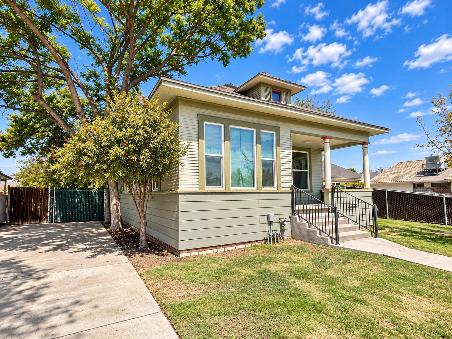 110 W Myrtle St, Hanford, CA 93230