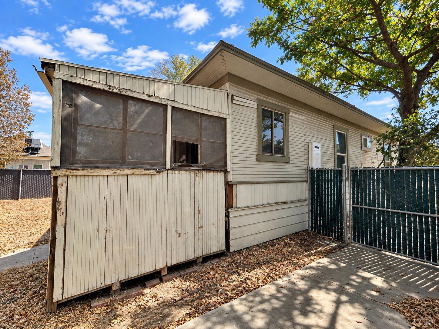 110 W Myrtle St, Hanford, CA 93230