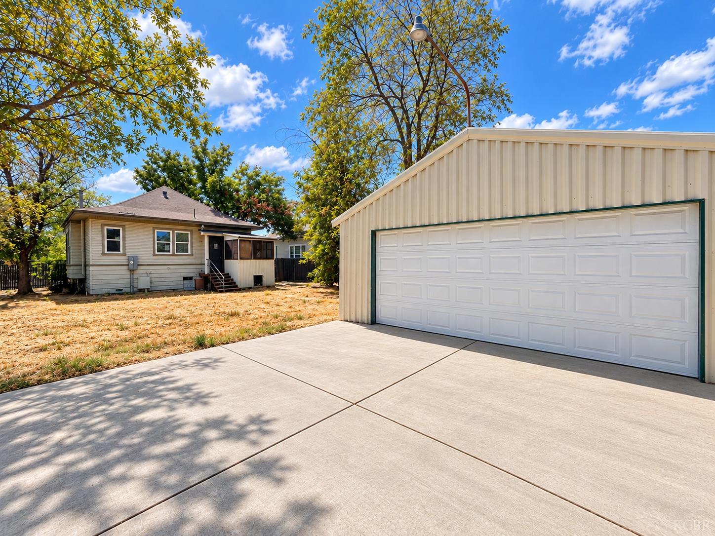 110 W Myrtle St, Hanford, CA 93230
