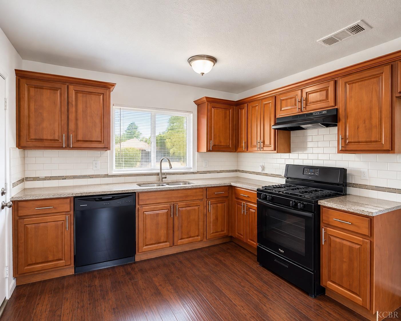 2922 E Lamona Ave, Fresno, CA 93703