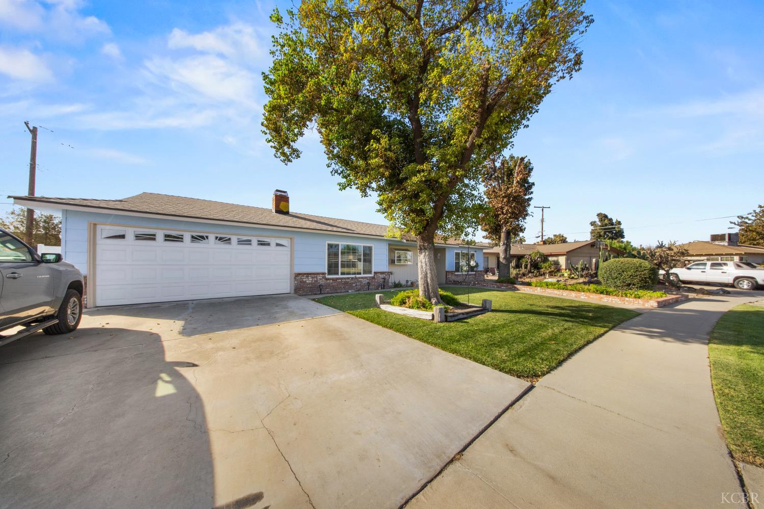 2009 Fairmont Dr, Hanford, CA 93230