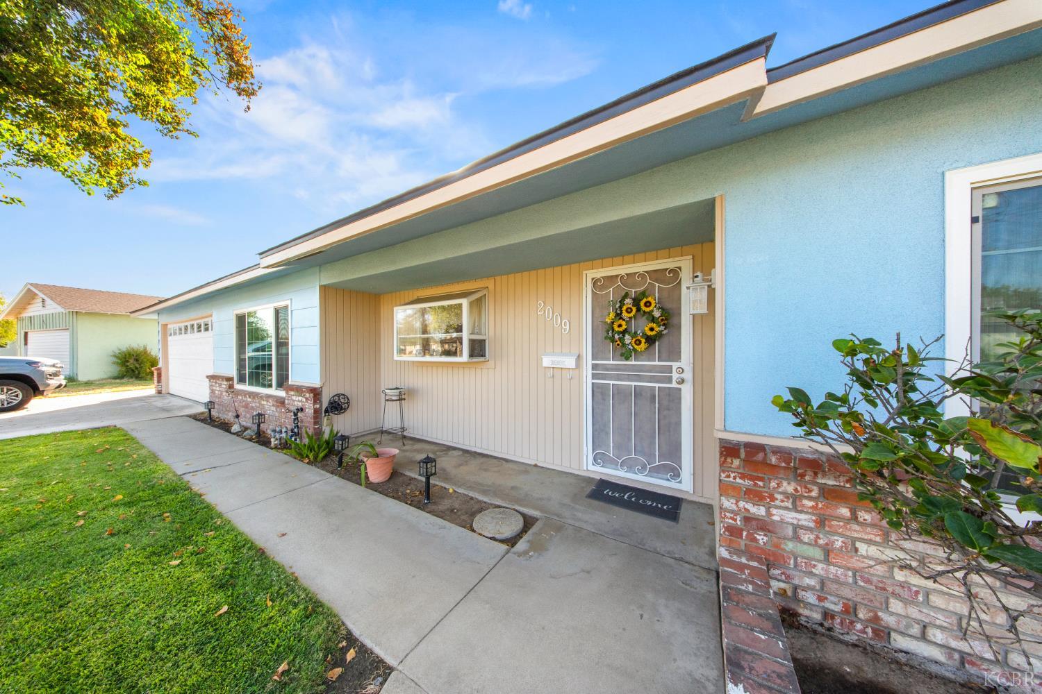2009 Fairmont Dr, Hanford, CA 93230