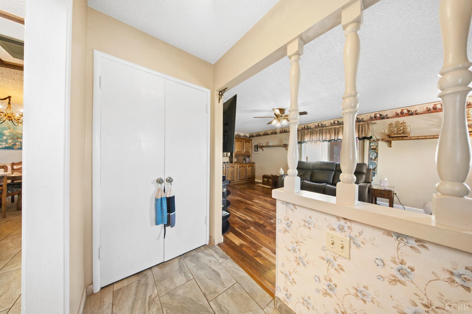 2009 Fairmont Dr, Hanford, CA 93230