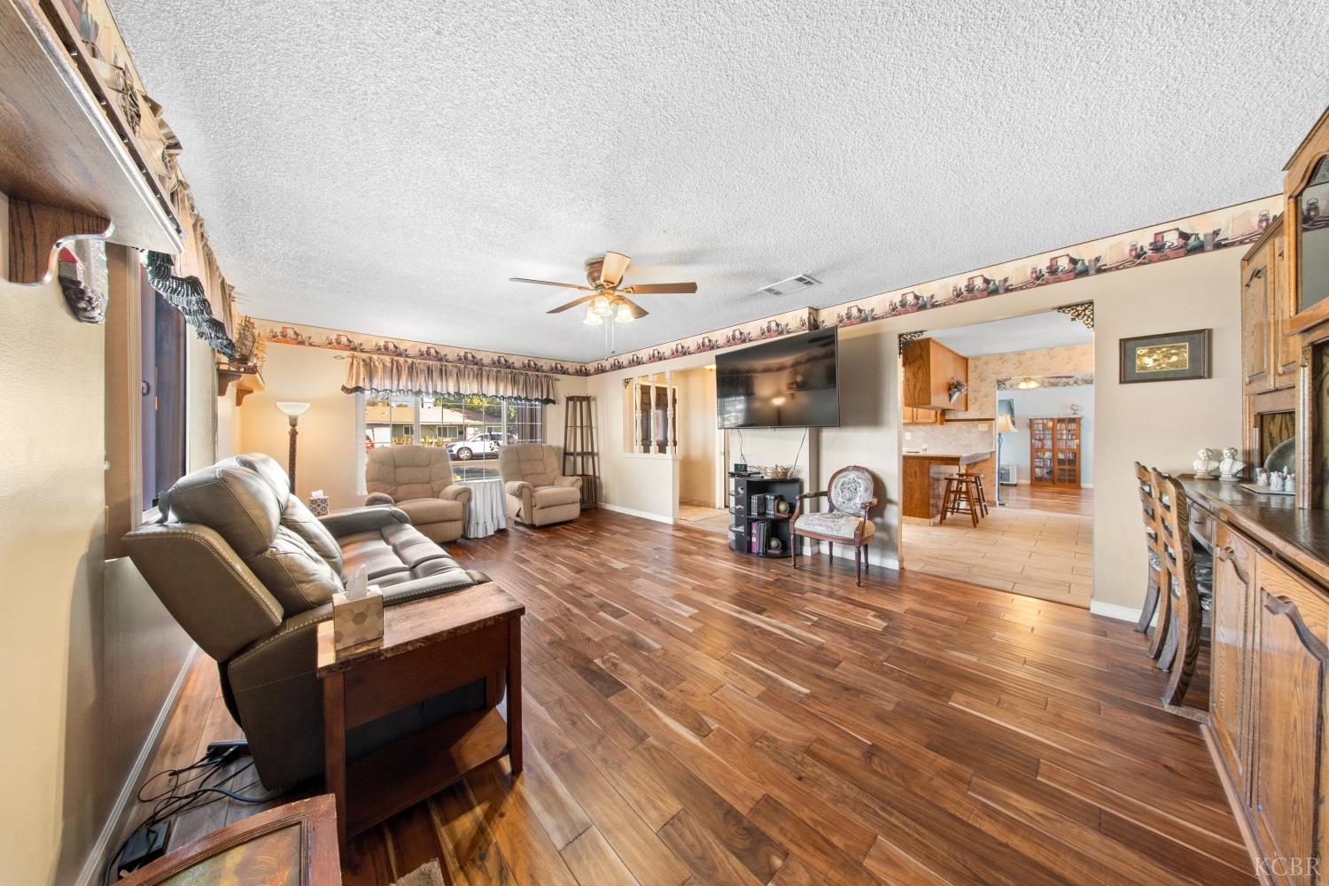 2009 Fairmont Dr, Hanford, CA 93230