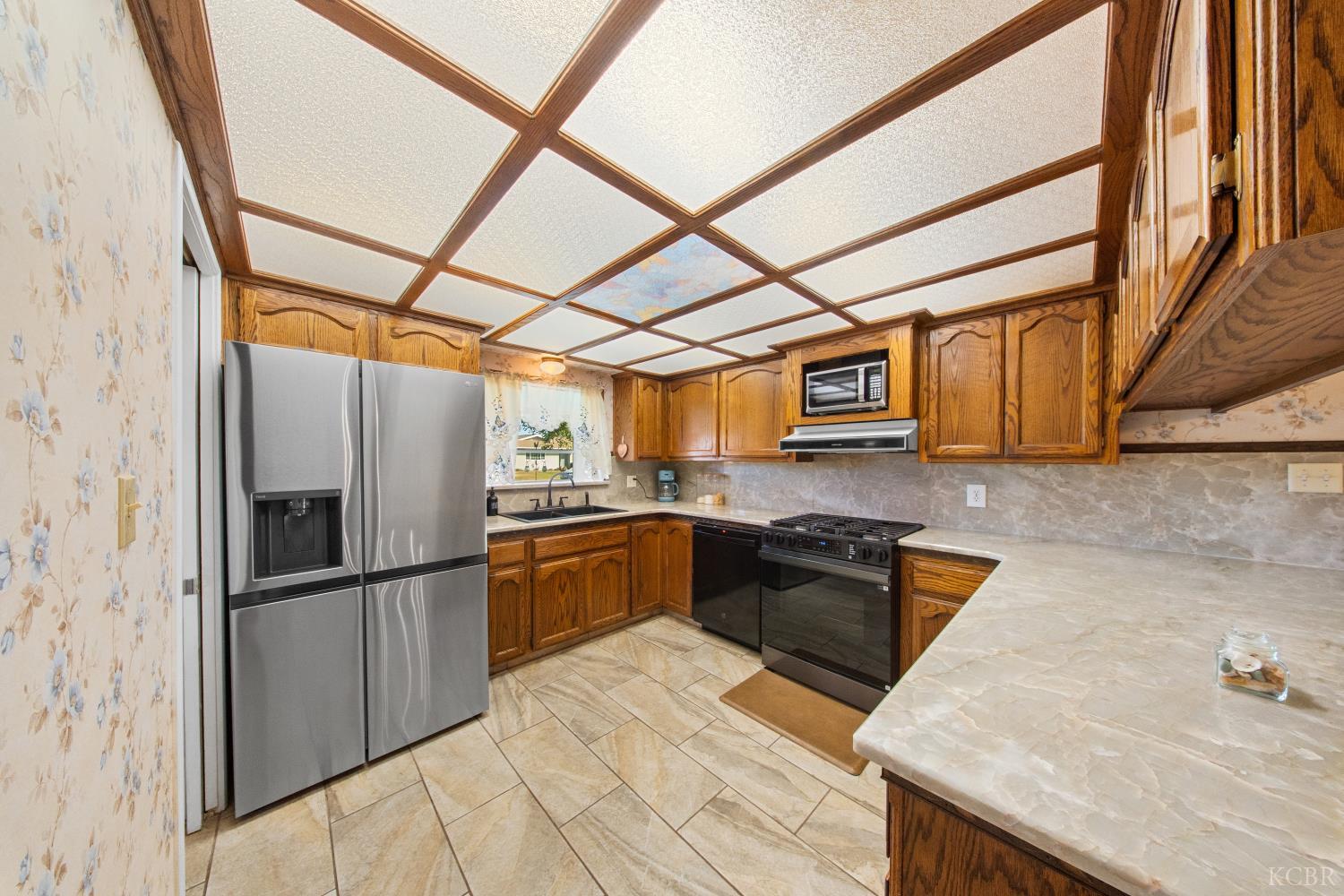 2009 Fairmont Dr, Hanford, CA 93230