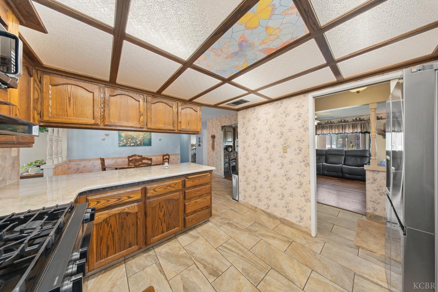 2009 Fairmont Dr, Hanford, CA 93230