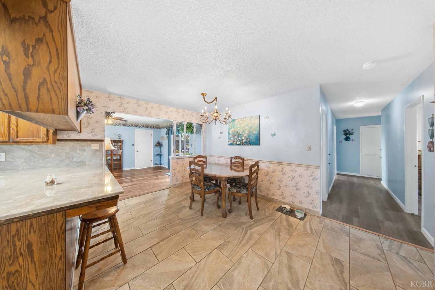 2009 Fairmont Dr, Hanford, CA 93230