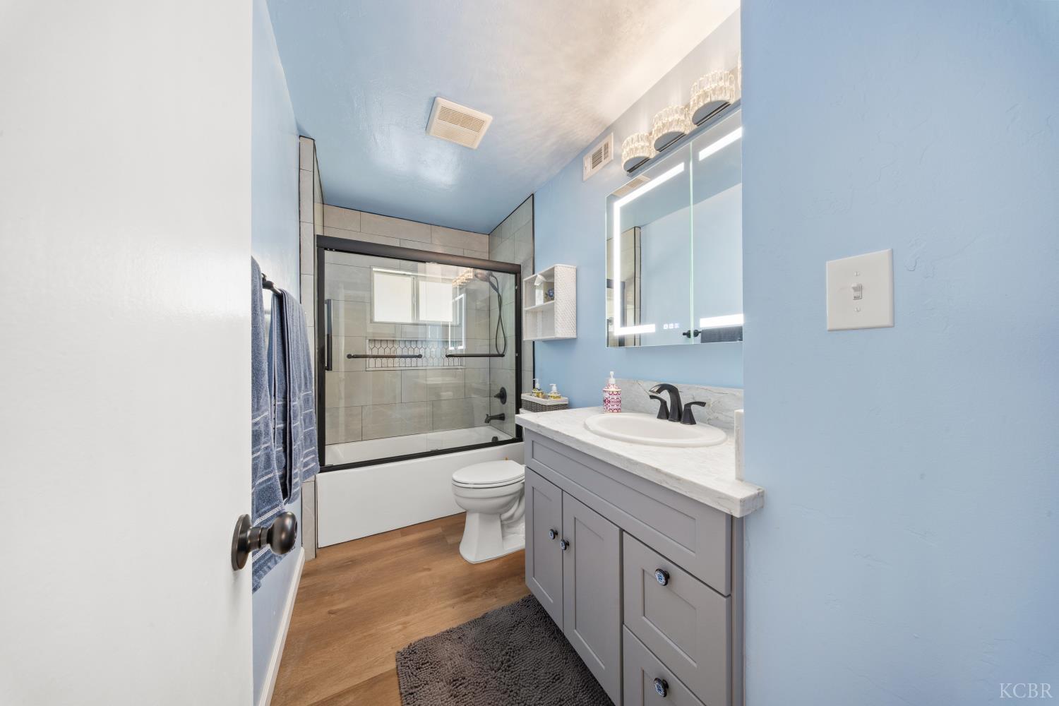 2009 Fairmont Dr, Hanford, CA 93230