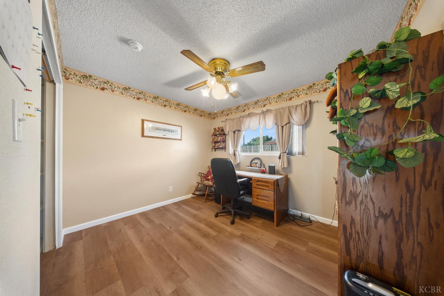 2009 Fairmont Dr, Hanford, CA 93230