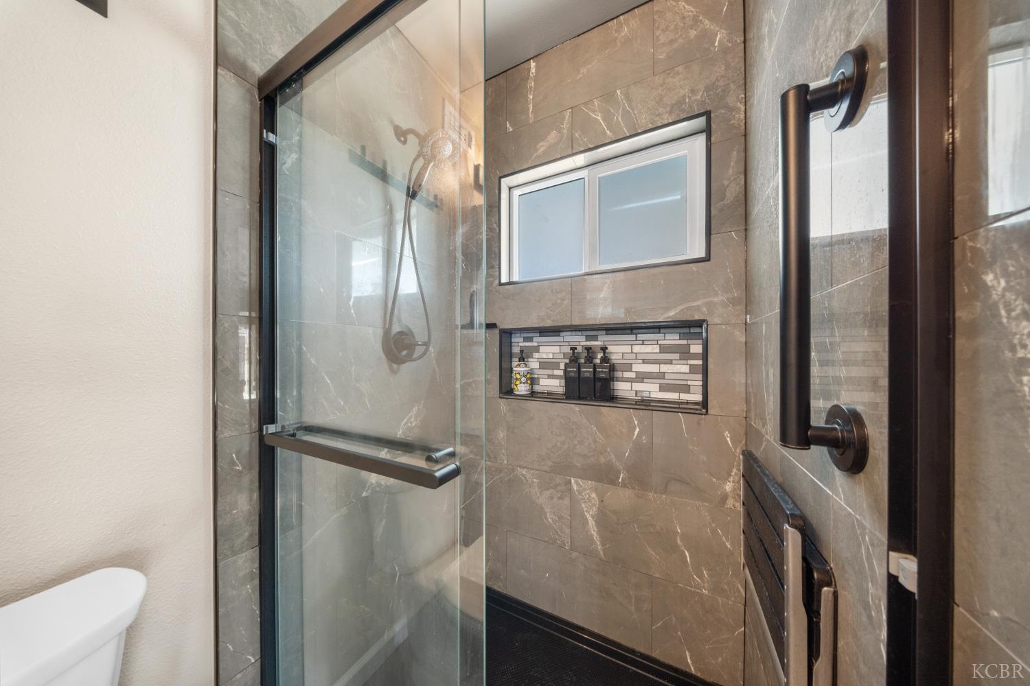 2009 Fairmont Dr, Hanford, CA 93230