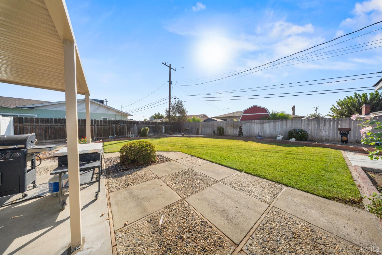 2009 Fairmont Dr, Hanford, CA 93230