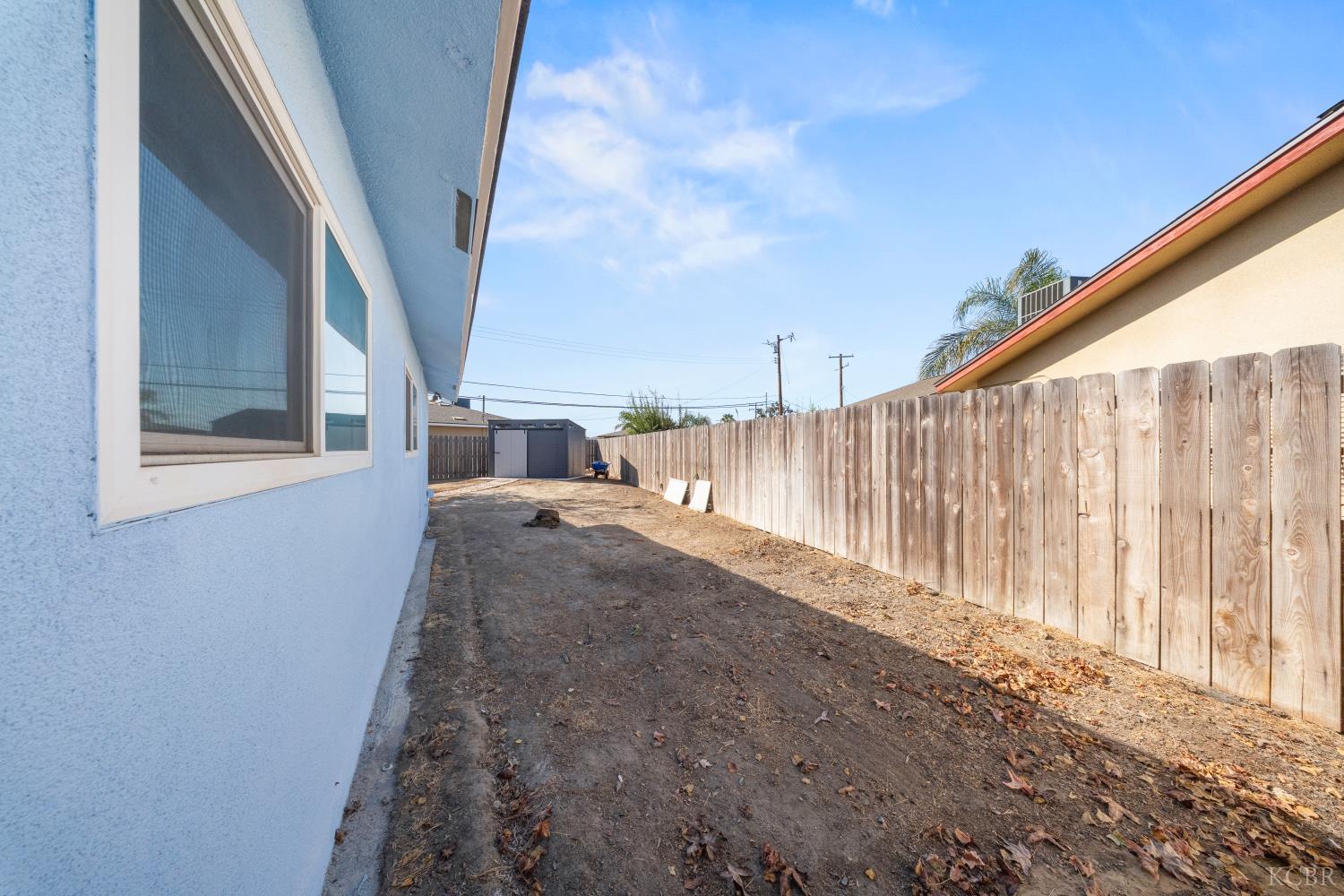 2009 Fairmont Dr, Hanford, CA 93230